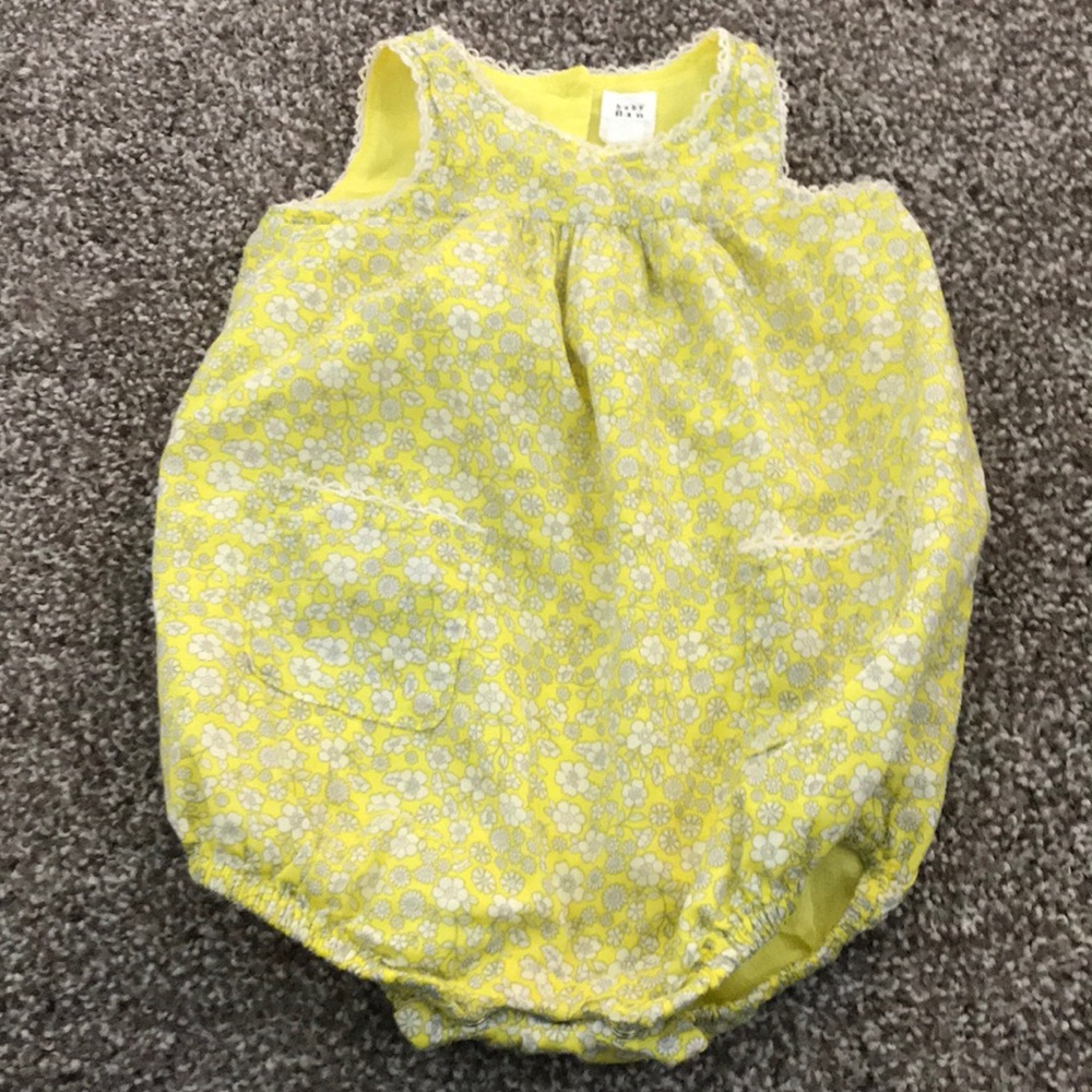Gap Yellow retro floral romper so cute for summer!